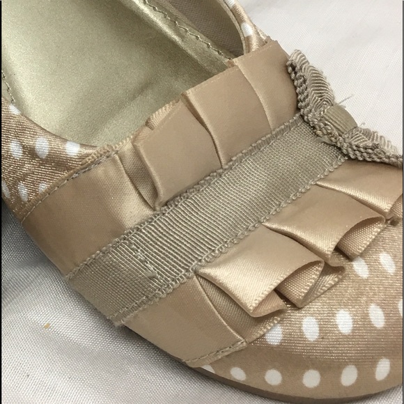 Fergalicious- Gold  flats with white polka dots - Picture 5 of 12